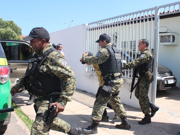 Policial e agente penitenciário são presos suspeitos de homicídio no PI (Foto: Catarina Costa/G1)