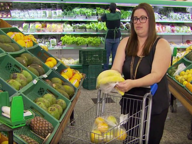 Acesso a produtos orgânicos vem aumentando em supermercados do Sul de Minas (Foto: Reprodução EPTV/Michel Diogo) Acesso a produtos orgânicos vem aumentando em supermercados do Sul de Minas (Foto: Reprodução EPTV/Michel Diogo)