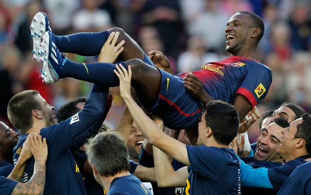 Abidal barcelona jogo de despedida (Foto: Agência Reuters)