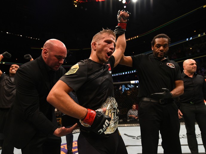 TJ Dillashaw cinturão UFC Chicago (Foto: Getty Images)