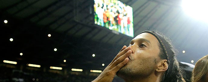 Ronaldinho Atlético-MG festa título Libertadores (Foto: AP) Ronaldinho Atlético-MG festa título Libertadores (Foto: AP)