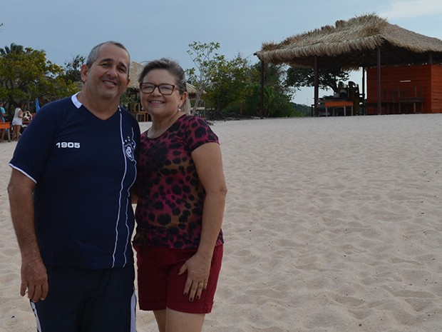 Elton e Mércia visitam a praia com frequência e aprovaram a iniciativa (Foto: Karla Lima/G1) Elton e Mércia visitam a praia com frequência e aprovaram a iniciativa (Foto: Karla Lima/G1)