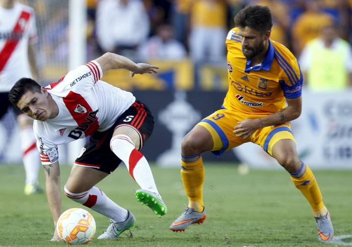 Kranevitter e Rafael Sobis, Tigres x River Plate (Foto: Agência Reuters)