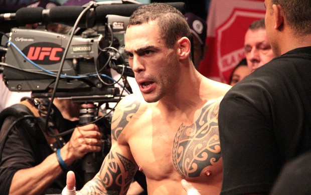 Santiago Ponzinibbio UFC Goiânia (Foto: Rodrigo Malinverni)