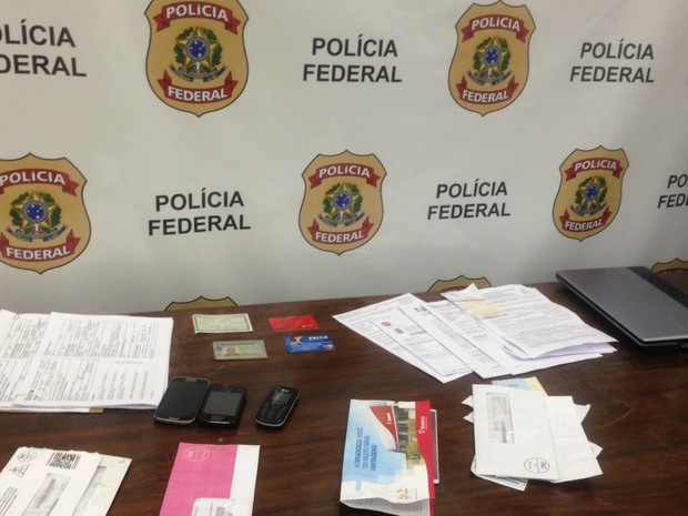 Suspeito foi preso com documentos falsos ao tentar abrir conta em banco (Foto: Divulgação/ PF)