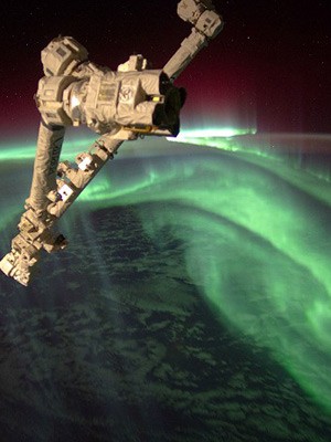 Astronauta capta imagem de 
aurora austral a bordo da ISS (Joe Acaba/Nasa/AP)