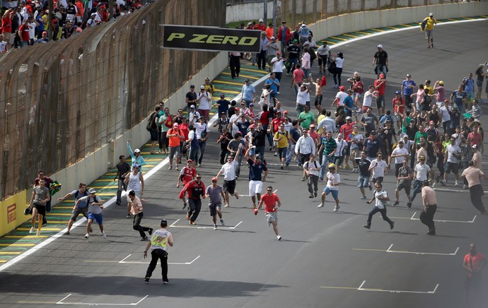 Torcedores invadem Interlagos GP Brasil de Fórmula 1, F1 (Foto: AP)