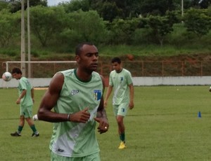 Marcinho, jogador do Nacional-MG (Foto: Gullit Pacielle)