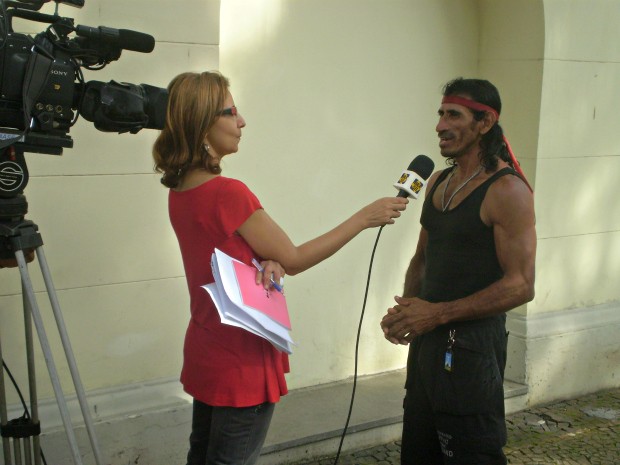 Rambú durante gravações com apresentadora do canal da tv paga, Canal Brasil (Foto: Anderson Mendes / Arquivo Pessoal )