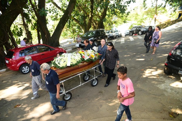 Enterro de Carmem Silva  (Foto:  Leo Franco / EGO)