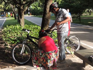 A bicicleta nova de Milton tem dois pedais, dois quadros e dois guidãos. (Foto: Lorena Aquino/G1)