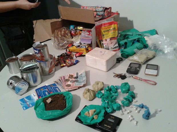 Droga foi enviada dentro de uma cesta com produtos natalinos (Foto: Antonio Pinheiro/Divulgação)