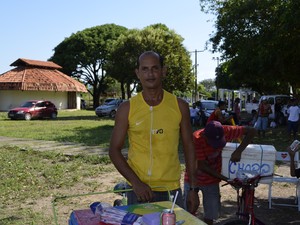 Ambulante Raimundo Dieckson se queixou do rendimento durante o Macapá Verão (Foto: Abinoan Santiago/G1)