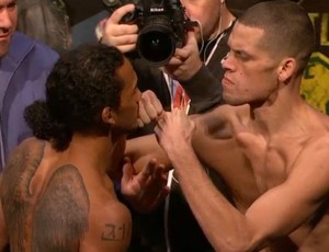 Encarada entre Ben Henderson e Nate Diaz na pesagem do UFC (Foto: Reprodução/Youtube) Encarada entre Ben Henderson e Nate Diaz na pesagem do UFC (Foto: Reprodução/Youtube)