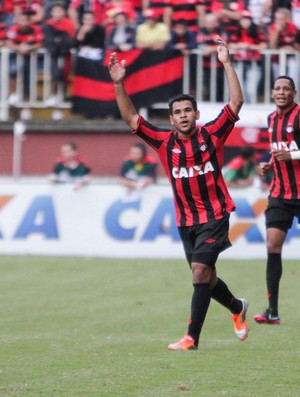 Ederson comemora gol do Altético-PR sobre o Flamengo (Foto: Joka Madruga/Agência Estado)