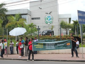 Protesto ocorreu nesta manhã (Foto: Diego Toledano/G1 AM)