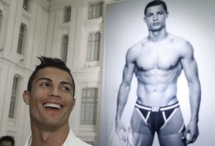 Cristiano Ronaldo durante a apresentação de sua linha de roupa intima masculina  (Foto: EFE)