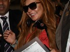 Lindsay Lohan chega a São Paulo e é muito assediada em aeroporto