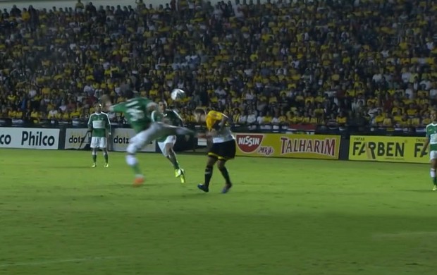 Criciúma Palmeiras pênalti reclamado (Foto: Reprodução SporTV)