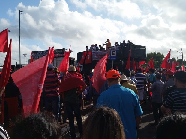 G1 Integrantes Da Via Campesina E Do Mst Protestam Em Porto Alegre Notícias Em Rio Grande Do Sul 9821