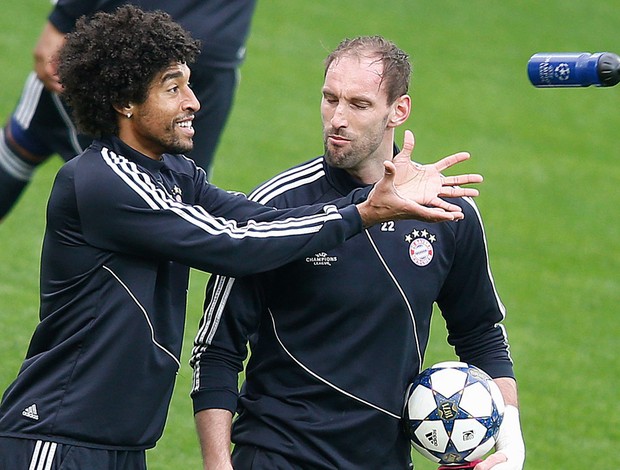 Dante Tom Starke treino Bayern de Munique (Foto: Reuters)