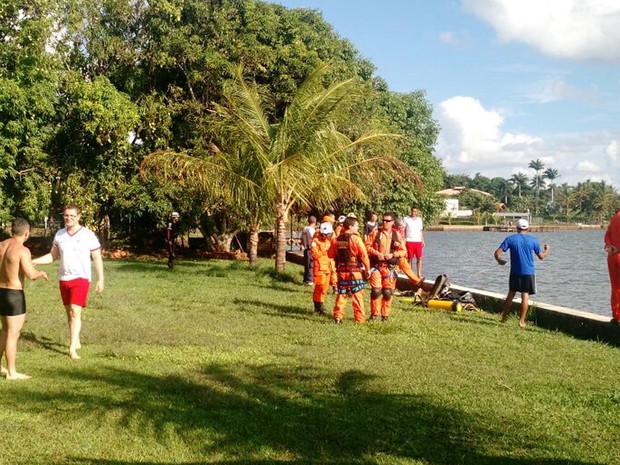 Mergulhadores do Corpo de Bombeiros do DF buscam corpo de jovem desaparecido no Lago Paranoá (Foto: Corpo de Bombeiros/Divulgação)