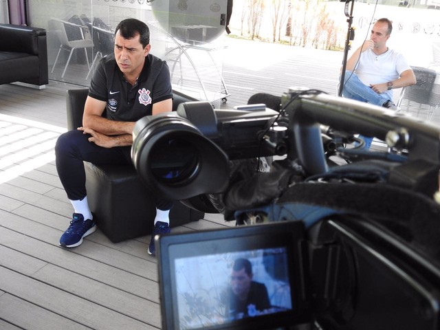 Reforços, garotos, Real Madrid... Carille responde perguntas da torcida do Timão