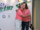 Renato Aragão ganha beijo de diretor em lançamento do Criança Esperança 