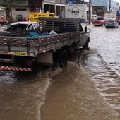 Temporal alaga ruas na capital pernambucana (Kety Marinho / TV Globo)