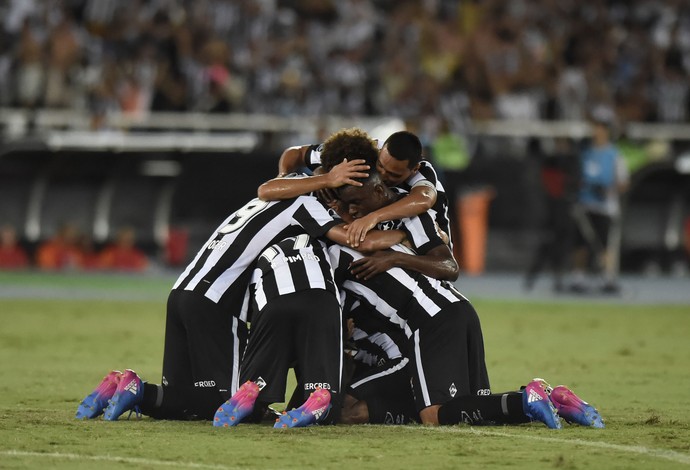 gol airton botafogo colo-colo (Foto: André Durão / GloboEsporte.com) gol airton botafogo colo-colo (Foto: André Durão / GloboEsporte.com)