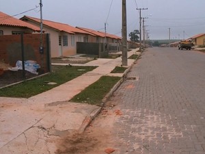 Travesti foi assassinado nas imediações da casa onde morava em Santa Maria (Foto: Reprodução/RBS TV) Travesti foi assassinado nas imediações da casa onde morava em Santa Maria (Foto: Reprodução/RBS TV)