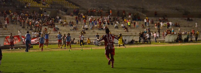 Gol de Jó Boy, Auto Esporte x Campinense (Foto: Juliana Bandeira/GloboEsporte.com/pb)