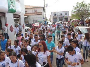 Protesto ocorreu no Centro de São Raimundo Nonato (Foto: Pedro Santiago/G1)