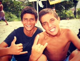 Filipe Toledo Filipinho e amigo Artur Aguiar na infância surfe (Foto: Reprodução/Instagram) Filipe Toledo Filipinho e amigo Artur Aguiar na infância surfe (Foto: Reprodução/Instagram)