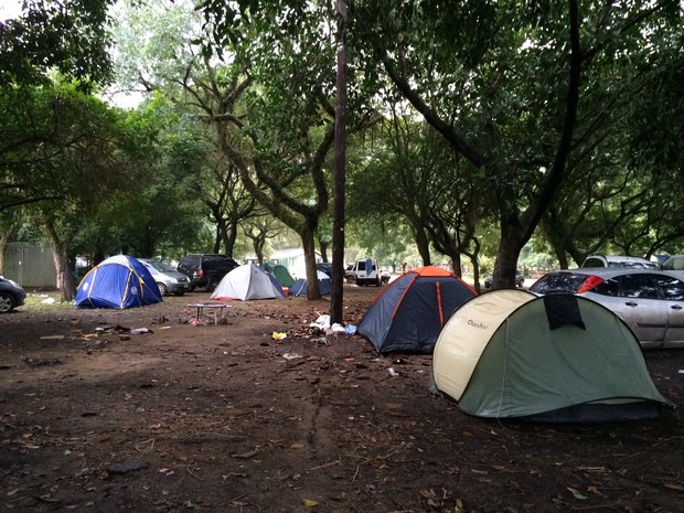 Argentinos ocuparam a área ao lado do Acampamento Farroupilha, em Porto Alegre (Foto: Fernanda Canofre/G1)