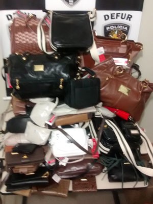 Segundo a Polícia Civil, bolsas roubadas valem R$ 24 mil (Foto: Divulgação/Polícia Civil do RN)
