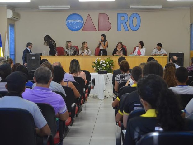  Fórum reúne membros de órgãos que realizam atendimento às vítimas (Foto: Samira Lima/G1)