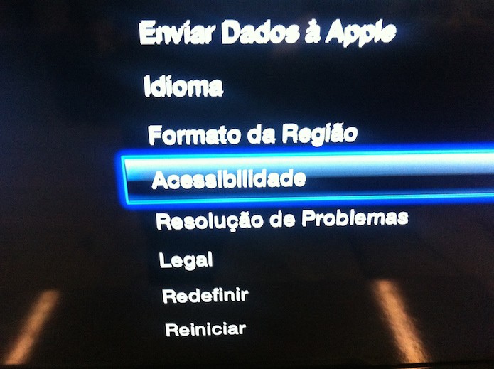 Acessando as configurações de acessibilidade da Apple TV (Foto: Reprodução/Marvin Costa)