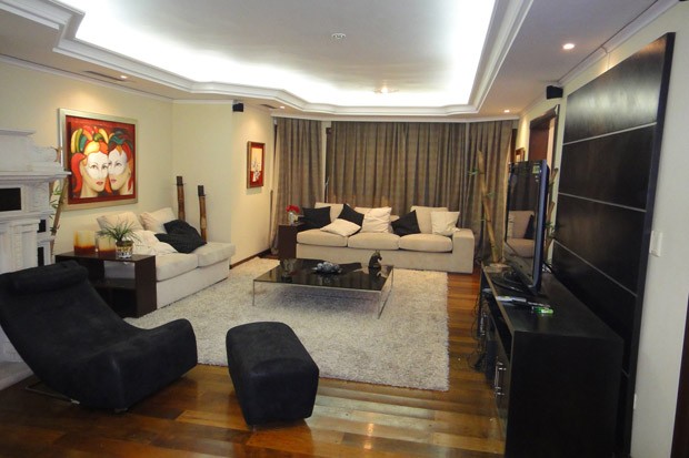 Sala da casa de Roger Abdelmassih em Assunção, no Paraguai (Foto: Divulgação)