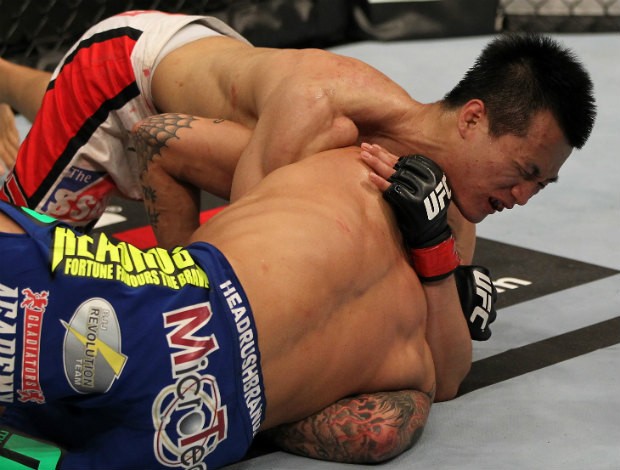 Chan Sung Jung finaliza Dustin Poirier no UFC (Foto: Agência Getty Images) Chan Sung Jung finaliza Dustin Poirier no UFC (Foto: Agência Getty Images)