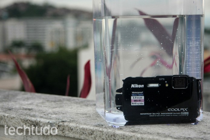 A Coolpix AW110 é a câmera para aventureiros da Nikon (Foto: Luciana Maline/TechTudo) A Coolpix AW110 é a câmera para aventureiros da Nikon (Foto: Luciana Maline/TechTudo)