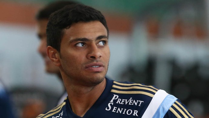 Com Cleiton Xavier, Oswaldo tentará time técnico: 