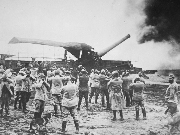 Primeira Gurra Mundial: Exército francês faz disparo com canhão.  (Foto: U.S National Archives)