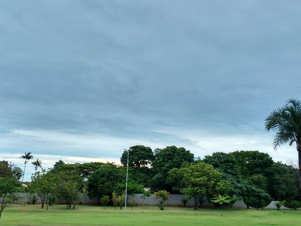 Céu de Campo Grande na tarde de sábado (Foto: Nadyenka Castro/G1 MS) Céu de Campo Grande na tarde de sábado (Foto: Nadyenka Castro/G1 MS)
