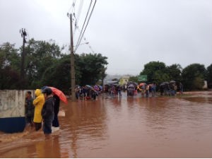 Chuva em Jataizinho (Foto: Alberto D'angele / RPC TV)