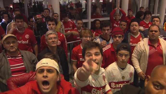 inter torcedores protesto beira-rio (Foto: Reprodução/RBS TV)