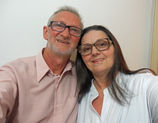 Ari e Anaide, em um 'selfie' atual. 'A diferença é que agora a gente pode fazer um monte e escolher a melhor', se diverte Anaide (Foto: Ari Edmundo Flach/Arquivo pessoal)