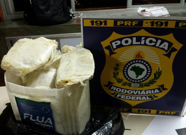 Cerca de 9 KG de pasta base de cocaína foram apreendidos Oliveira Minas Gerais Centro-Oeste (Foto: PRF/Divulgação) Cerca de 9 KG de pasta base de cocaína foram apreendidos Oliveira Minas Gerais Centro-Oeste (Foto: PRF/Divulgação)