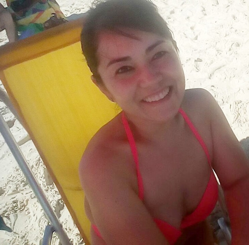 Elaine até começou a usar biquíni na praia depois que conseguiu emagrecer (Foto: Arquivo Pessoal)