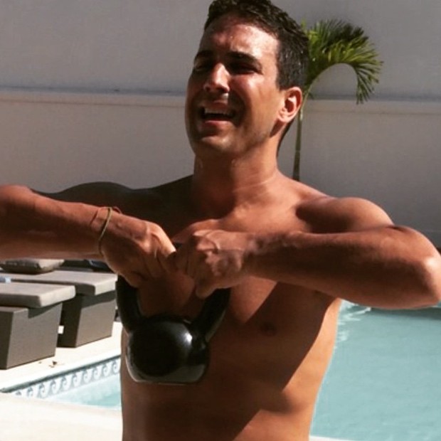 Ego Magrinho Andre Marques Malha Na Piscina Domingo Tambem E Dia Noticias De Famosos